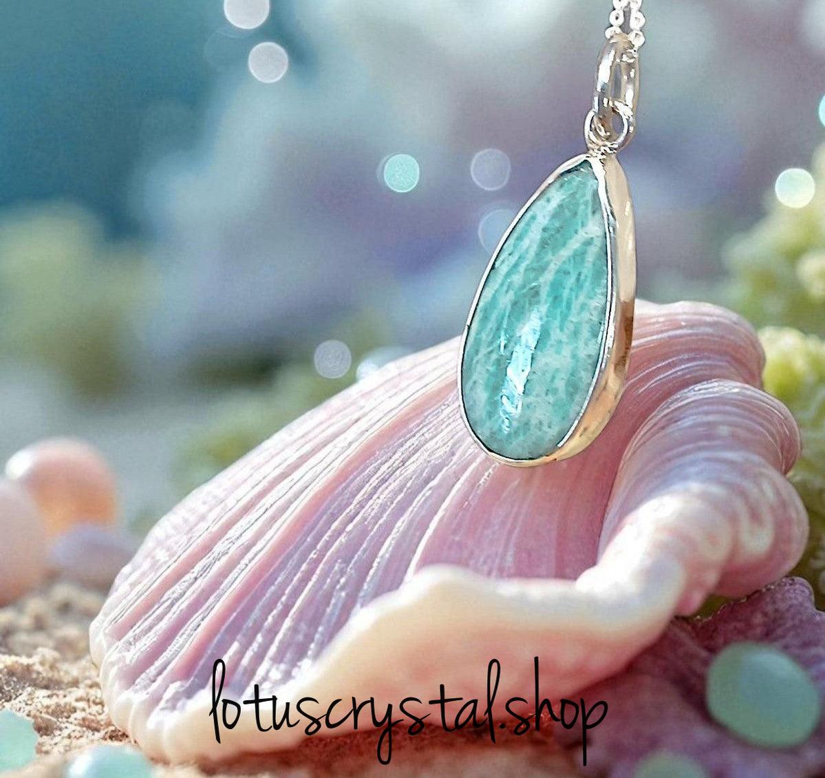 Χειροποίητο Μενταγιόν Αμαζονίτης-Lotus Crystal