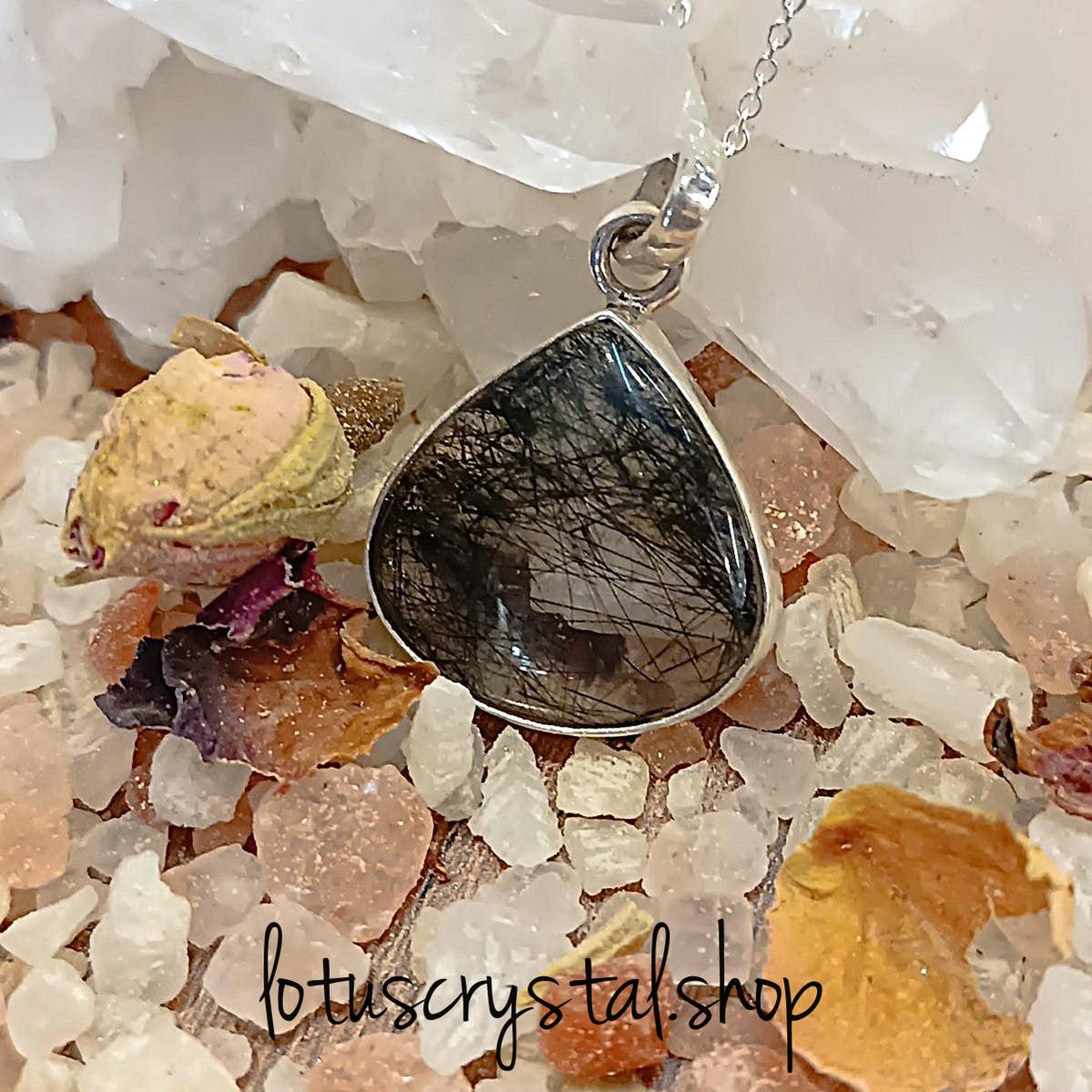 Χειροποίητο Μενταγιόν Χαλαζίας με Μαύρο Ρουτίλιο – Δάκρυ-Lotus Crystal