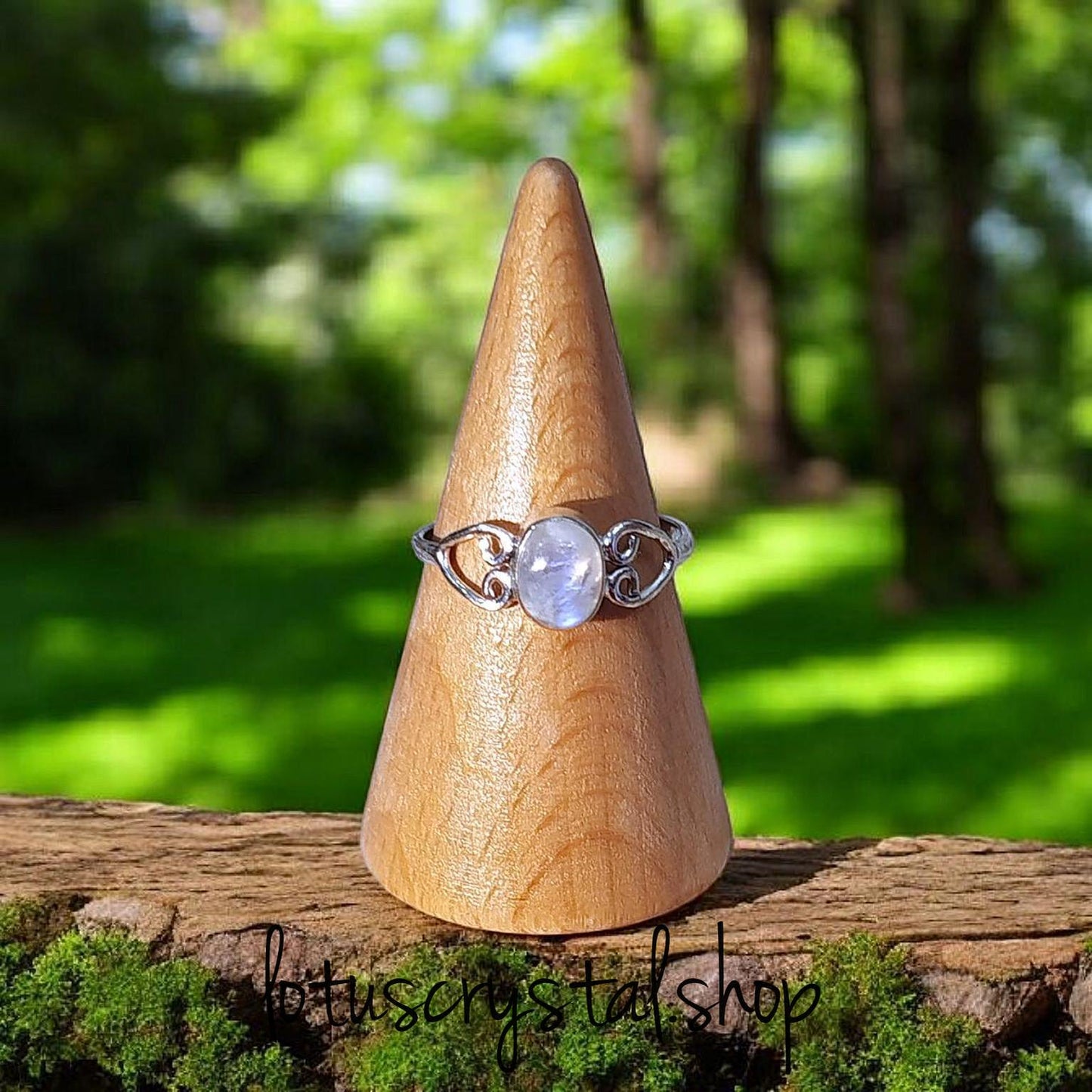 Χειροποίητο Ασημένιο Δαχτυλίδι με Φεγγαρόπετρα-Lotus Crystal