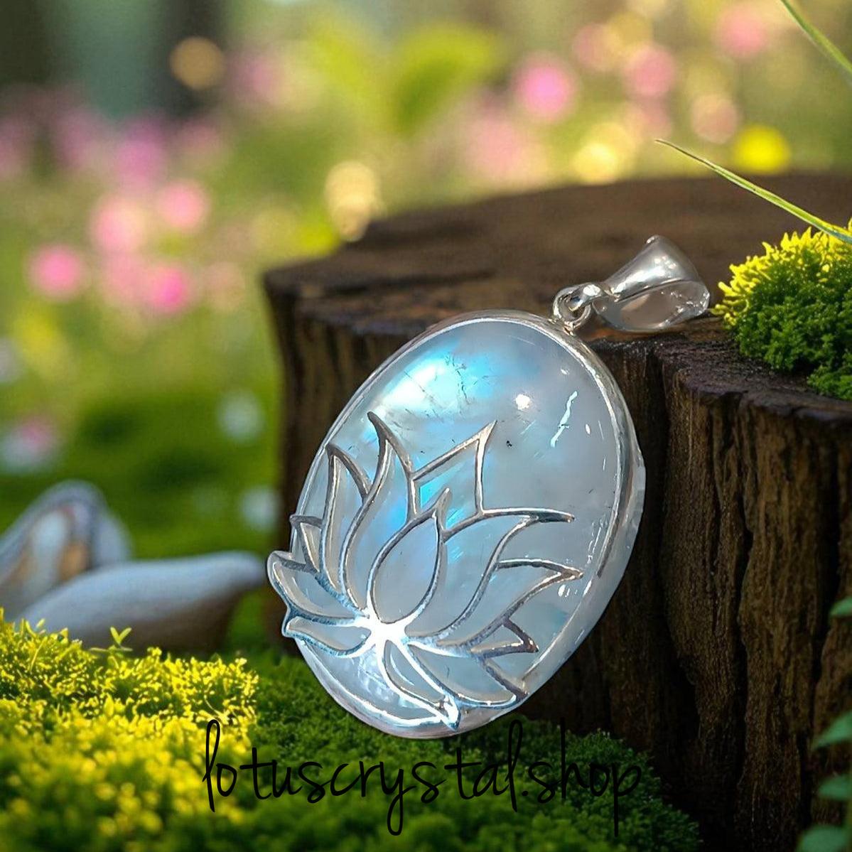 Χειροποίητο Ασημένιο Μενταγιόν Λωτός με Φεγγαρόπετρα Rainbow-Lotus Crystal