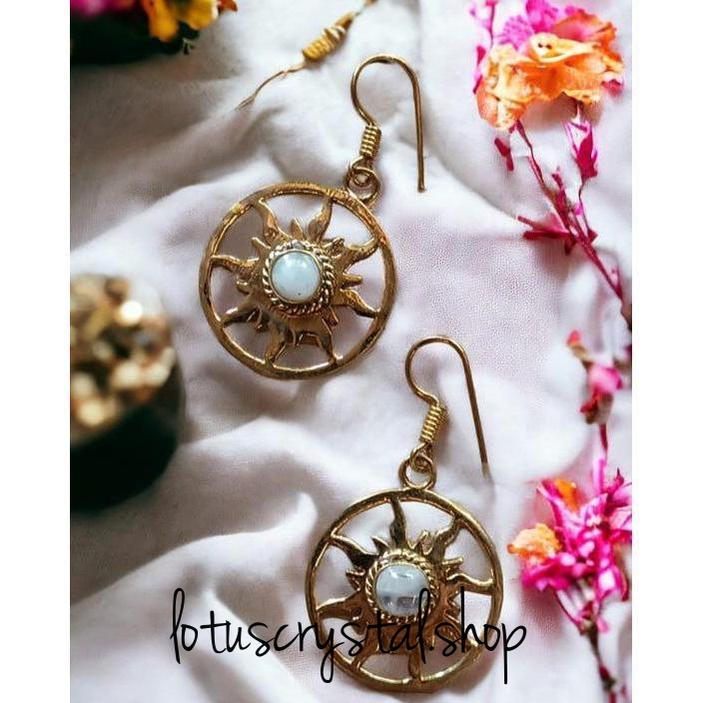 Σκουλαρίκια Ήλιος & Φεγγάρι με Φεγγαρόπετρα – Εναρμόνιση, Φως &Γυναικεία Ενέργεια-Lotus Crystal