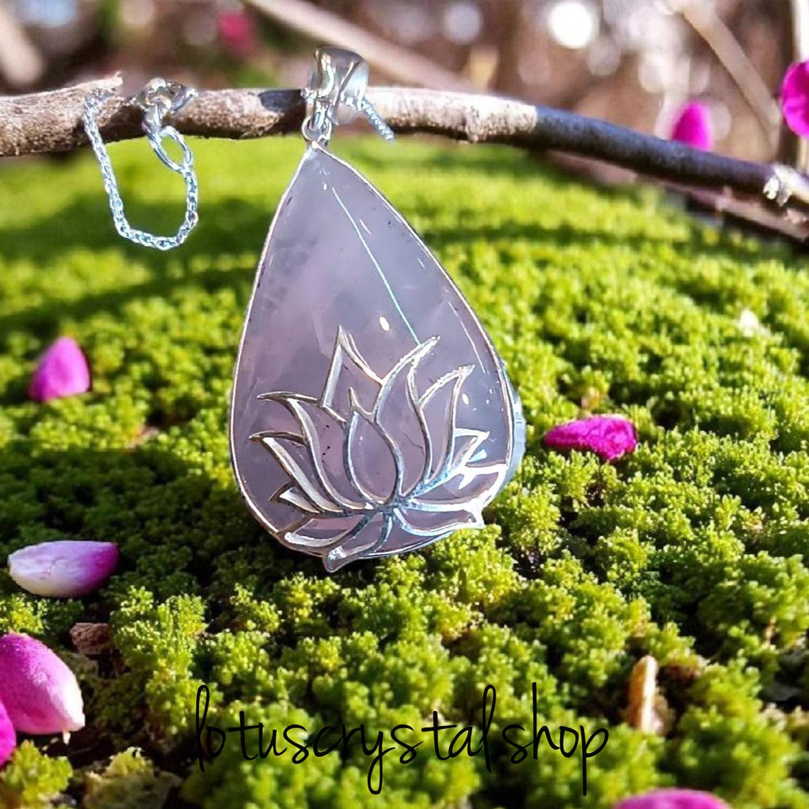Χειροποίητο Ασημένιο Μενταγιόν Ροζ Χαλαζία με Σχέδιο Λωτού-Lotus Crystal