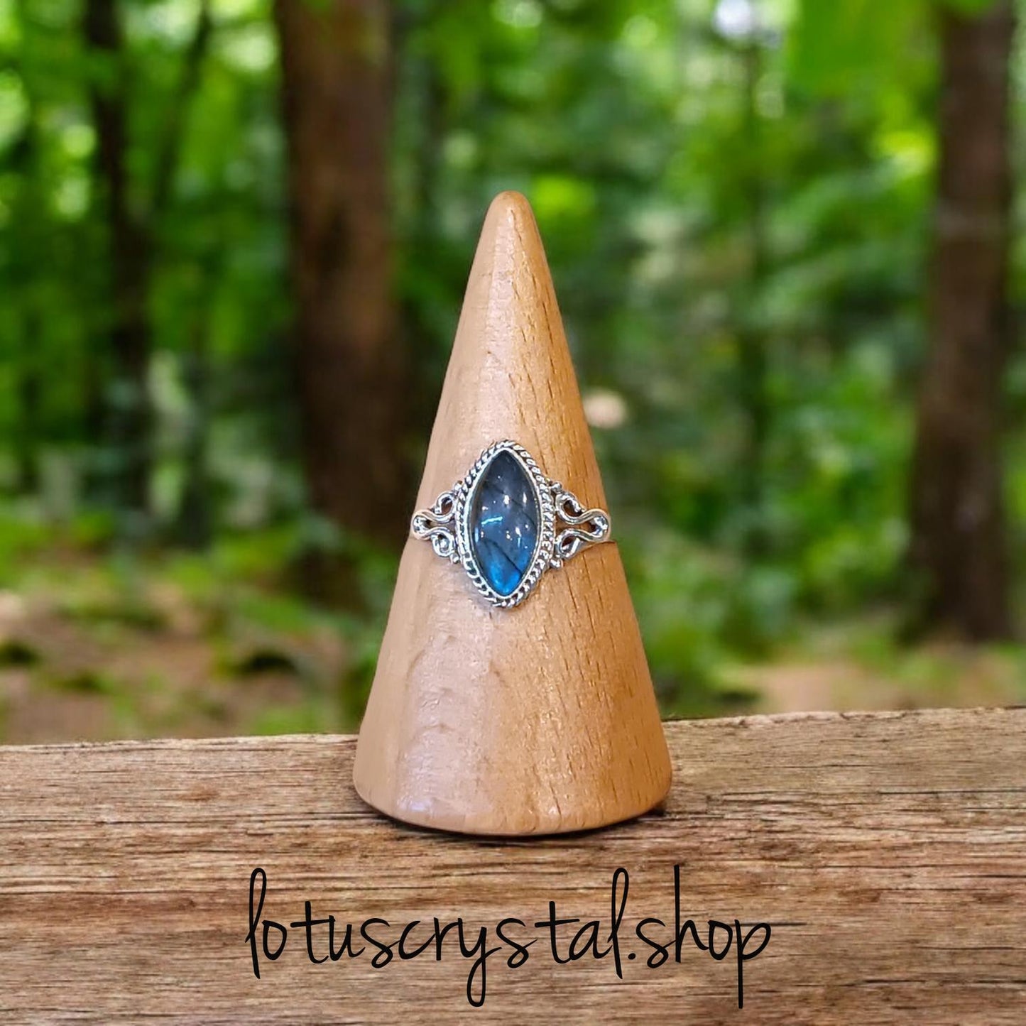 Χειροποίητο Δαχτυλίδι από Ασήμι 925 με Λαβραδορίτη-Lotus Crystal