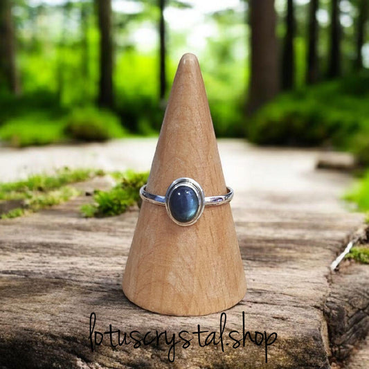 Χειροποίητο Δαχτυλίδι από Ασήμι 925 με Λαβραδορίτη-Lotus Crystal