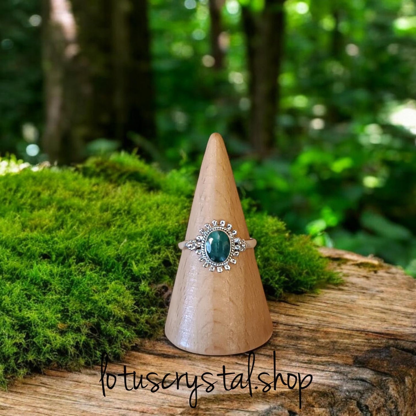 Χειροποίητο Ασημένιο Δαχτυλίδι με Σμαράγδι-Lotus Crystal