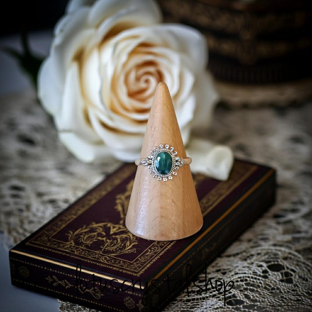 Χειροποίητο Ασημένιο Δαχτυλίδι με Σμαράγδι-Lotus Crystal