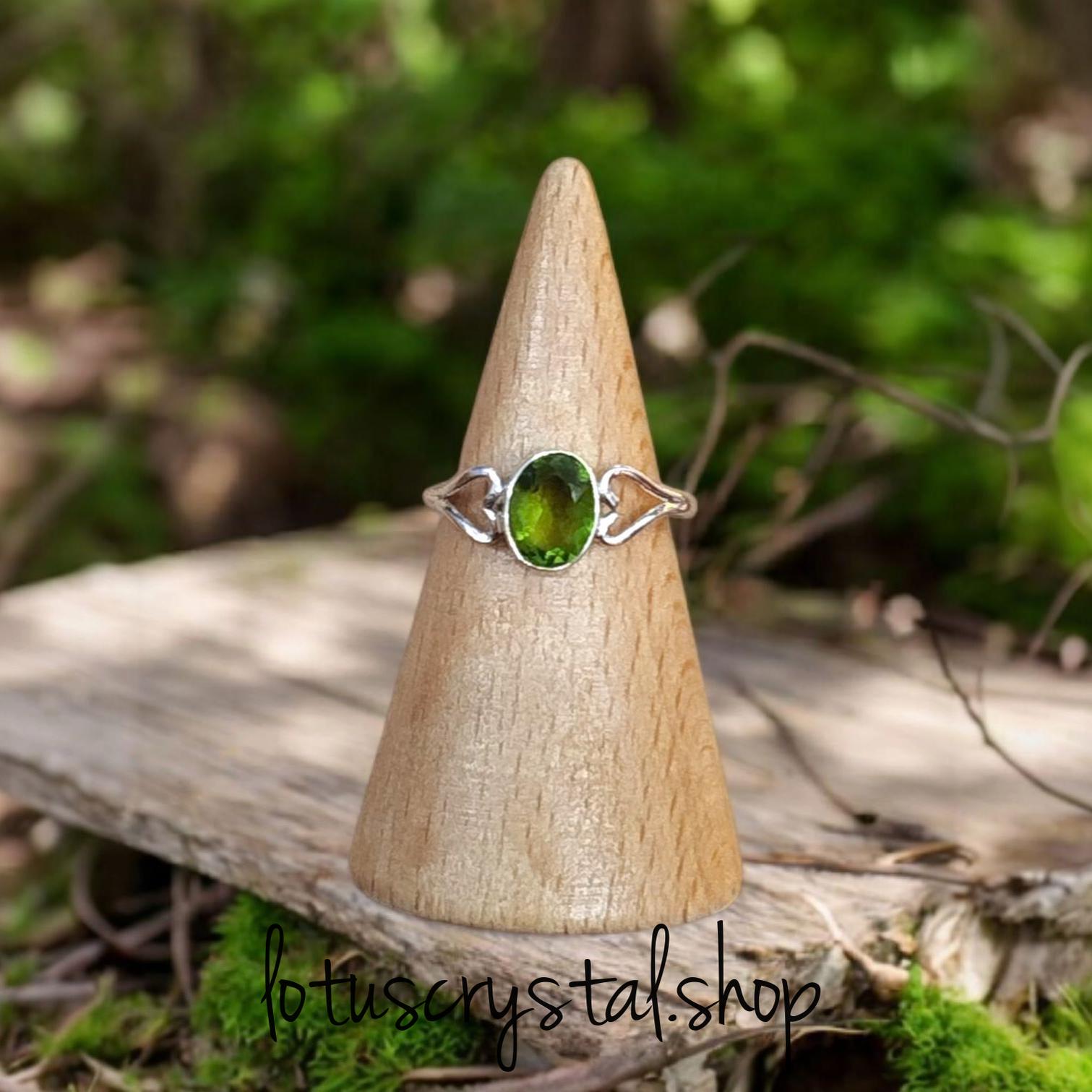 Χειροποίητο Δαχτυλίδι από Ασήμι 925 με Περίδοτο-Lotus Crystal