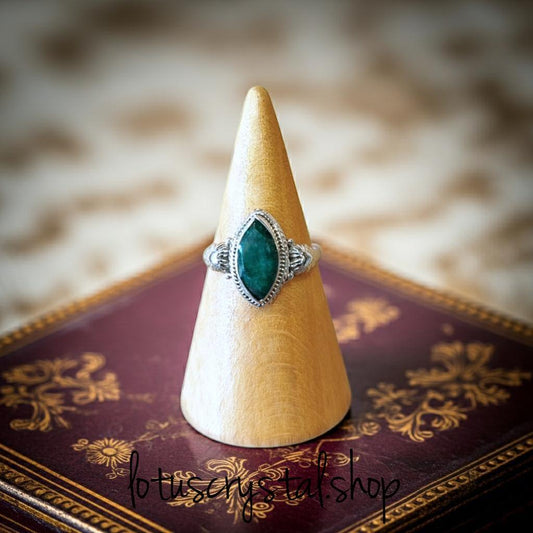 Χειροποίητο Ασημένιο Δαχτυλίδι με Σμαράγδι-Lotus Crystal