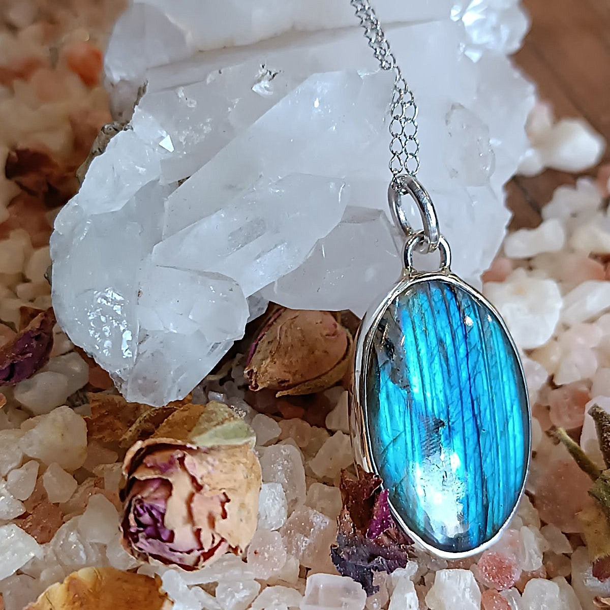 Handmade Blue Labradorite Pendant – Oval 