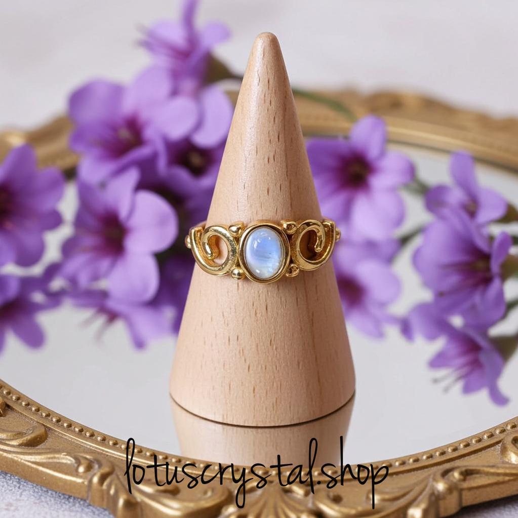 Δαχτυλίδι από Ορείχαλκο με Φεγγαρόπετρα-Lotus Crystal