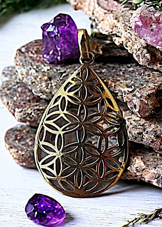 "Flower of Life" pattern pendant made of Brass