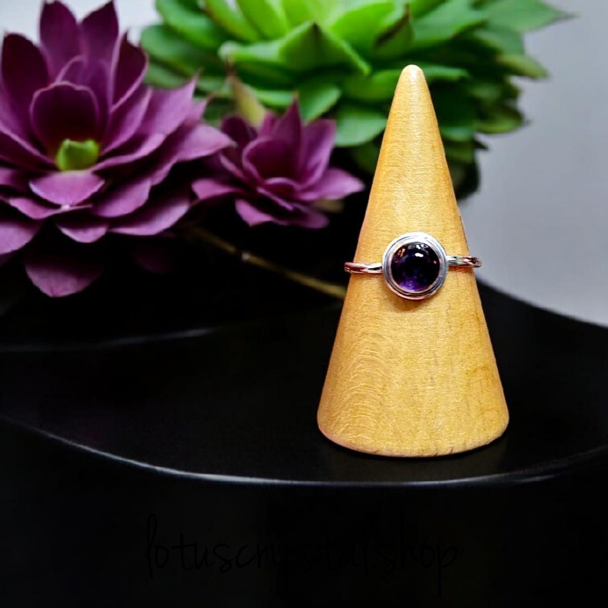 Ασημένιο Δαχτυλίδι με Αμέθυστο Στρογγυλό-Lotus Crystal