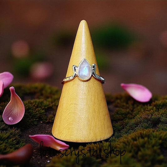 Χειροποίητο Ασημένιο Δαχτυλίδι με Φεγγαρόπετρα-Lotus Crystal