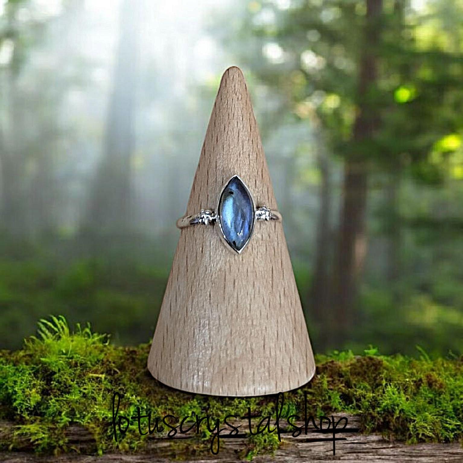 Δαχτυλίδι από Ασήμι 925 με Λαβραδορίτη Χειροποίητο-Lotus Crystal