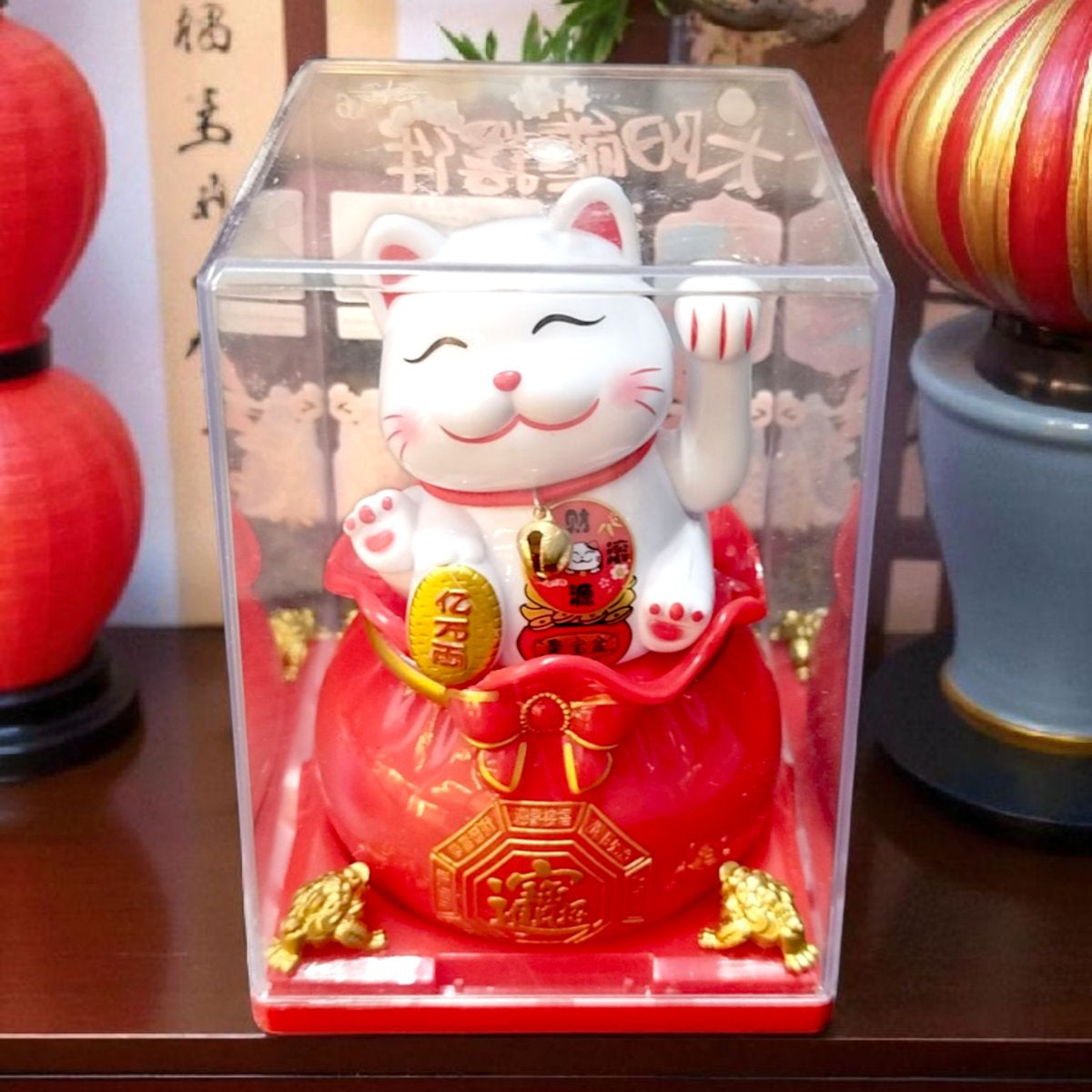 Decorative Lucky Cat with Solar Panel – Maneki Neko